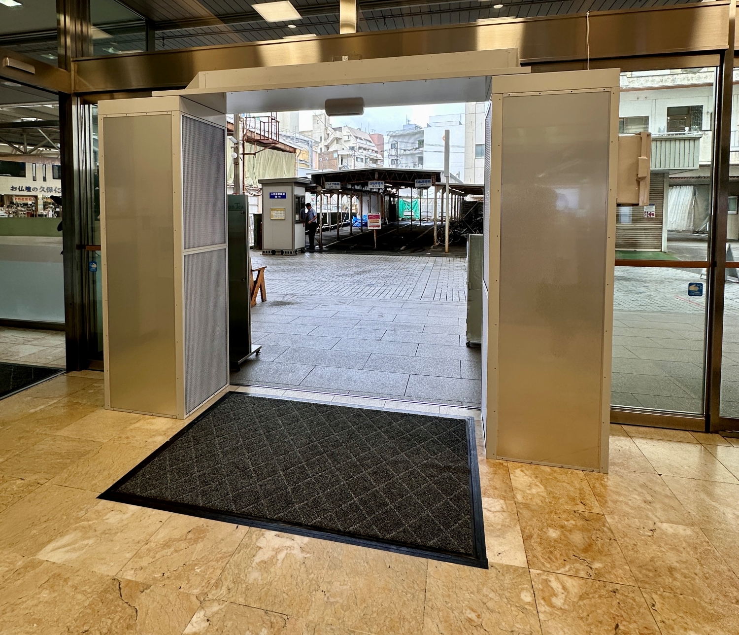 【エアーズロック】某ショッピングモール